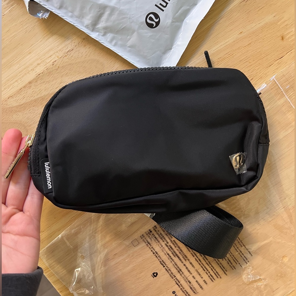 Lululemon everywhere belt bag